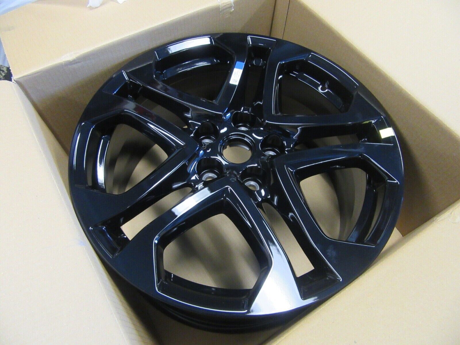 Holden Commodore VF SSV Redline Mag Wheel 19'' X 9" Rear Only Genuine GM